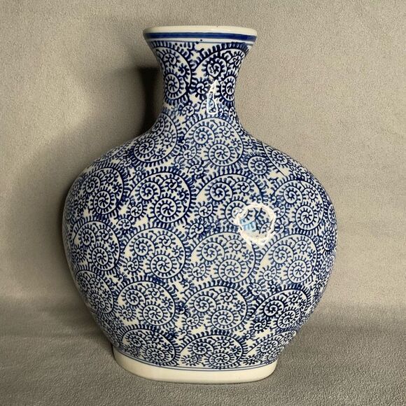 Vintage Chinoiserie Bud Flower Vase - Cobalt Blue & White, Ivy Pattern 12" - Picture 3 of 11